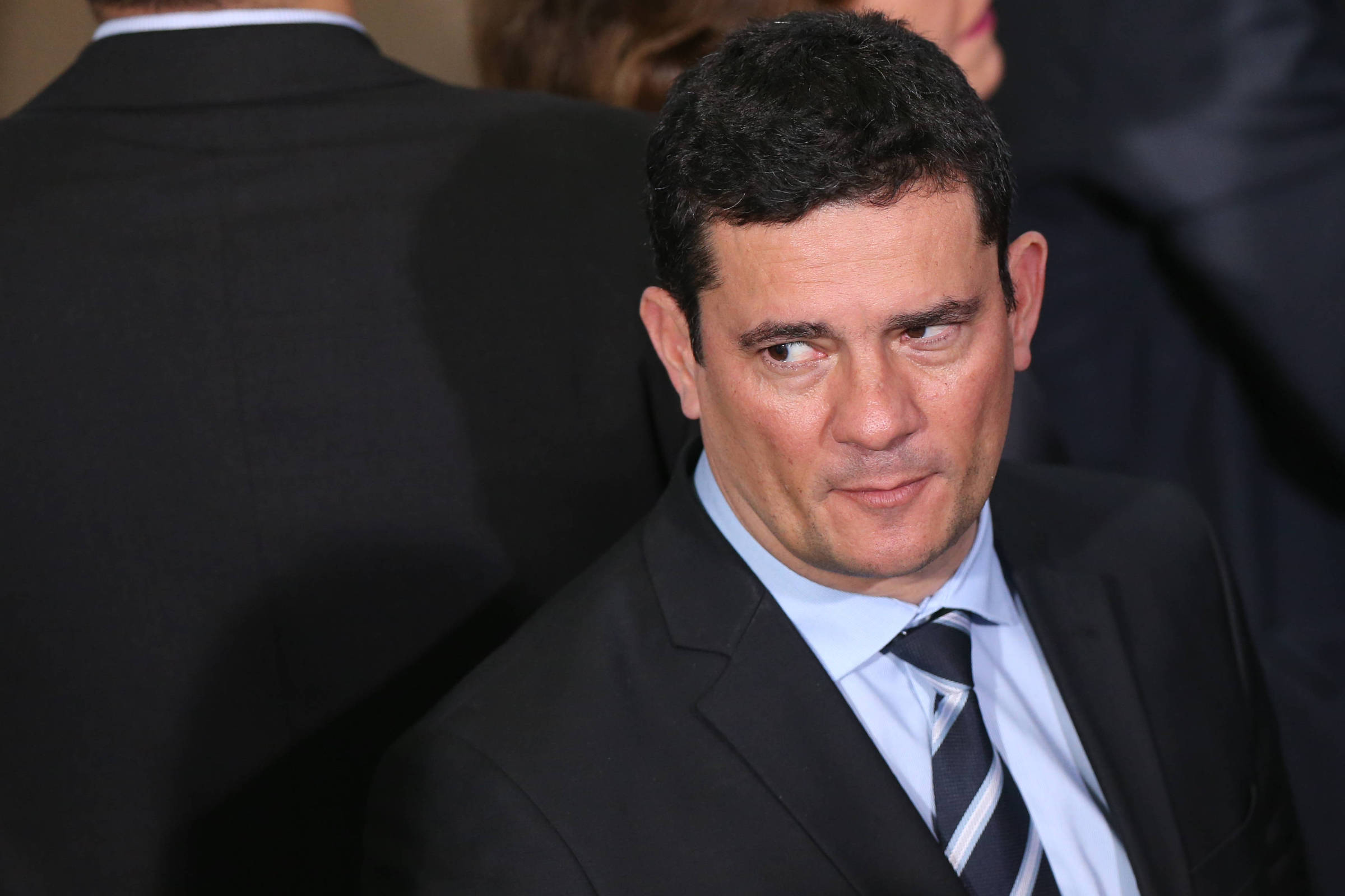 De superministro a vidraça, Moro vai ao Senado em seu momento mais delicado